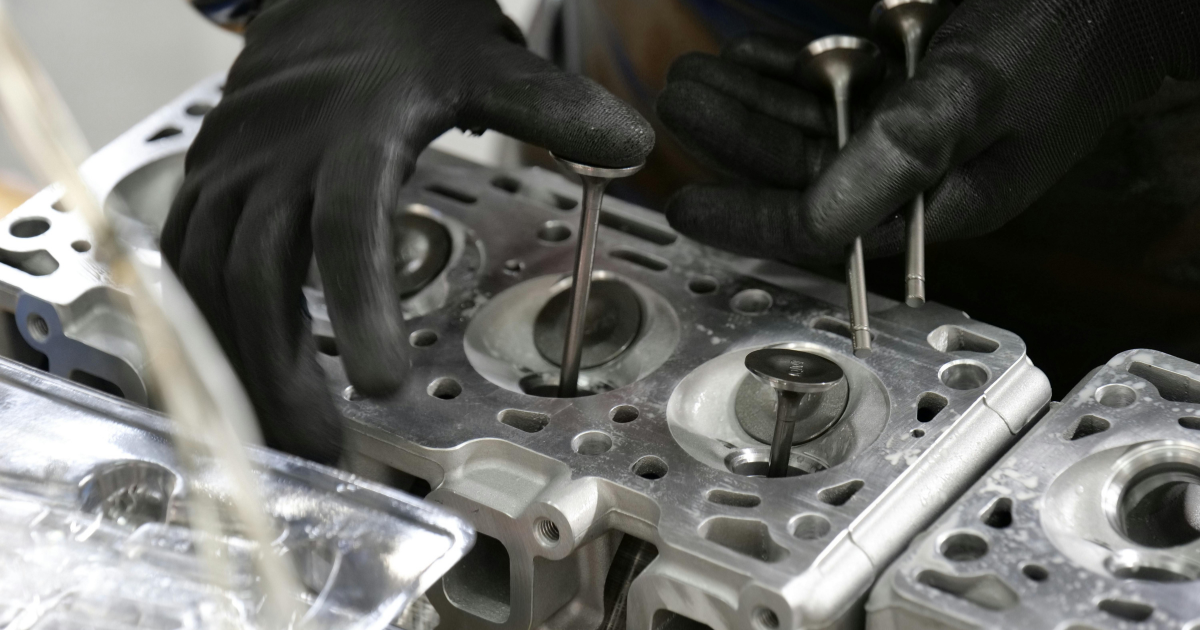 can head gaskets leak oil
