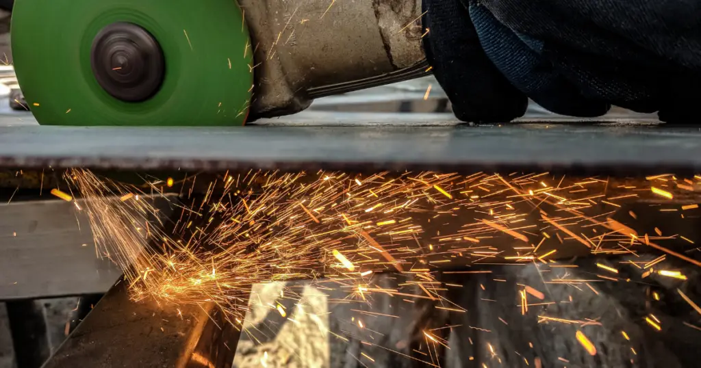 Will diamond blade cut aluminum safely