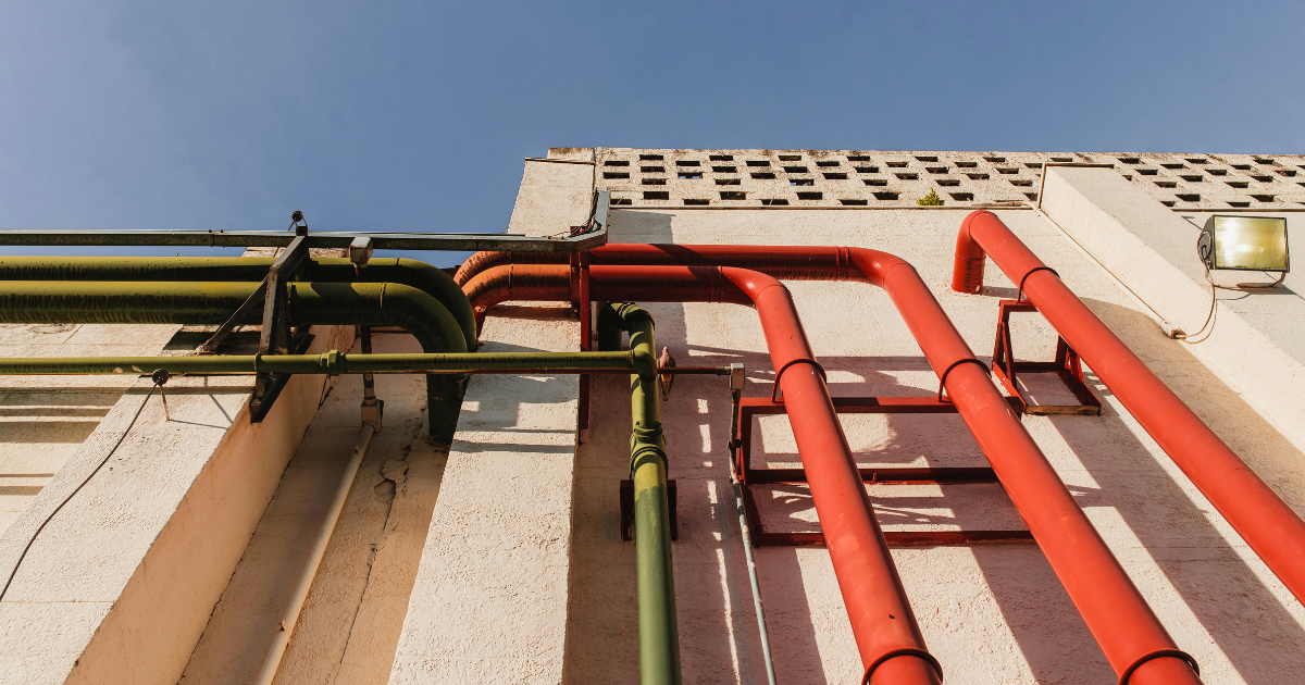 Can plumbing vents run horizontally