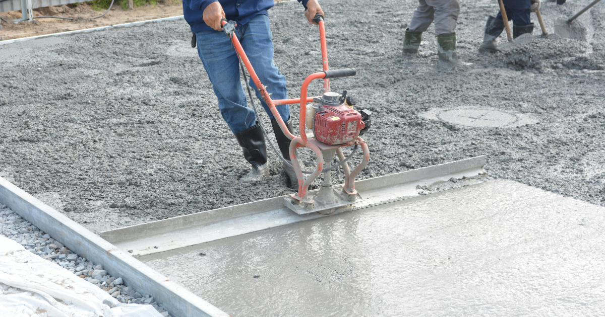 How does a plate compactor work
